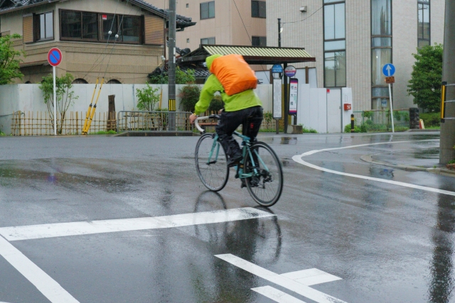自転車で通勤雨の日どうしてる？対策や服装も紹介