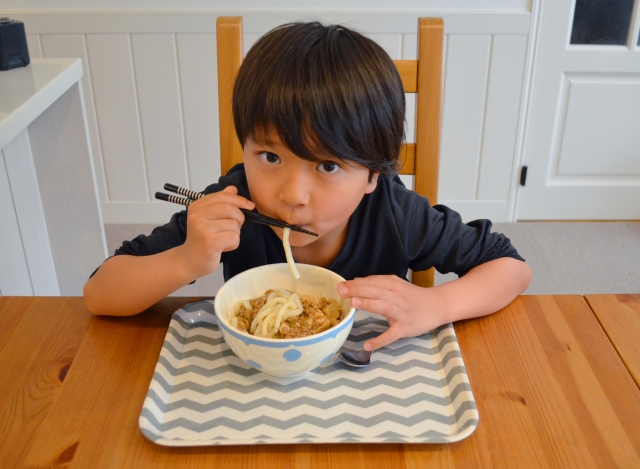 夏休み子供だけ留守番はどうしてる？過ごし方やお昼ご飯についても紹介