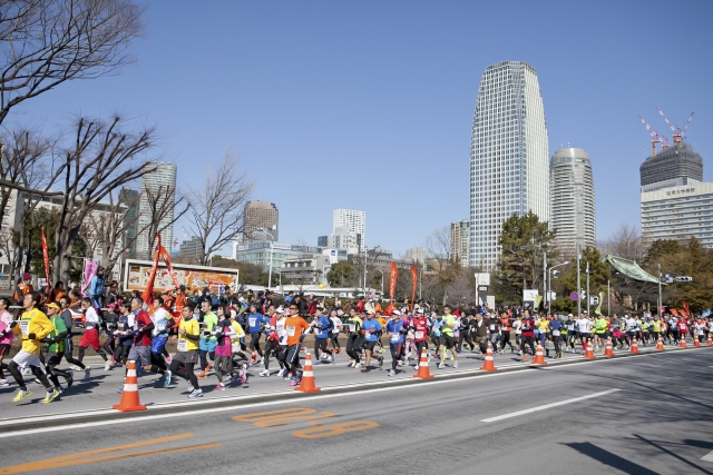 東京マラソン2025で走る芸能人ランナーは誰？歴代の結果やゼッケンも紹介